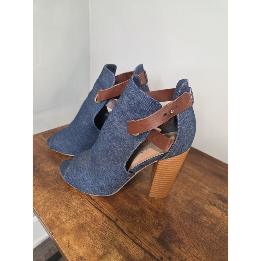 Shoedazzle‎ Rika Denim Peep Toe Booties 8 Blue Block Heel Ankle Strap Shoes - Picture 1 of 5
